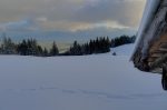 Depuis cette citerne, vue sur le plateau, le Léman et les Alpes bouchées.