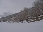 Je sors avec plaisir de la forêt pour arriver aux chalets à 1220m sous le V de Ravoire