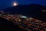 Martigny by night au bord de la route