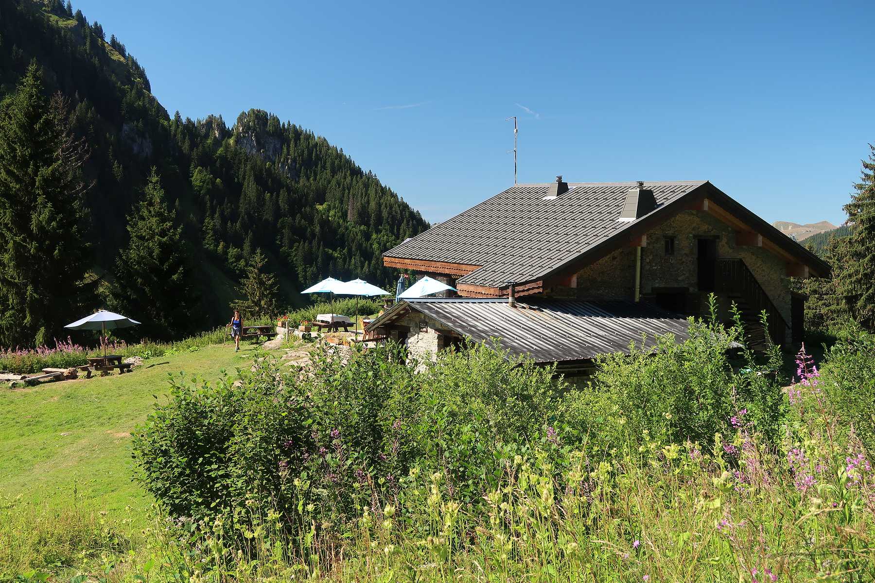 Randonnée au refuge des Tinderets depuis le lac des Plagnes et arête des Fours