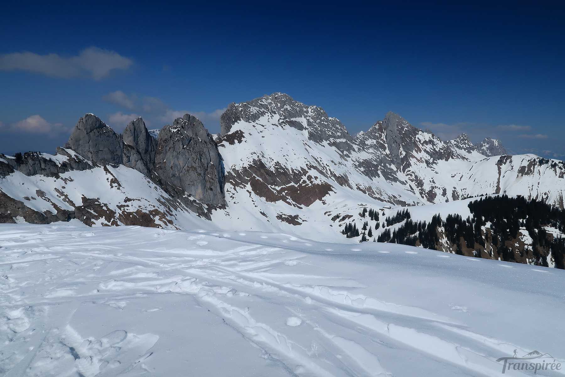 Ski de randonnée à Haute Combe et Plan de Savigny depuis la Vallée des Fenils