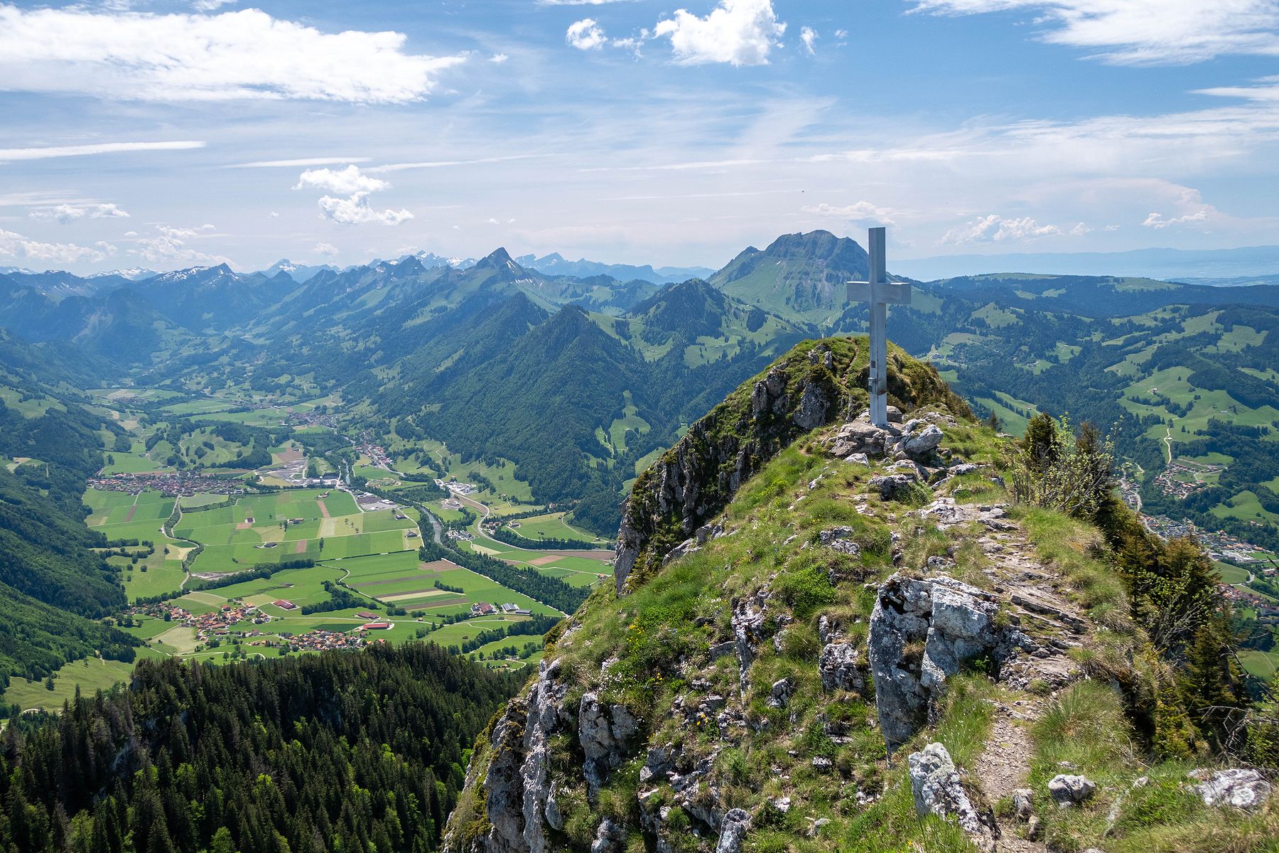 Randonnée à la Dent de Broc depuis Broc et Grosses Ciernes. Retour par Les Combes